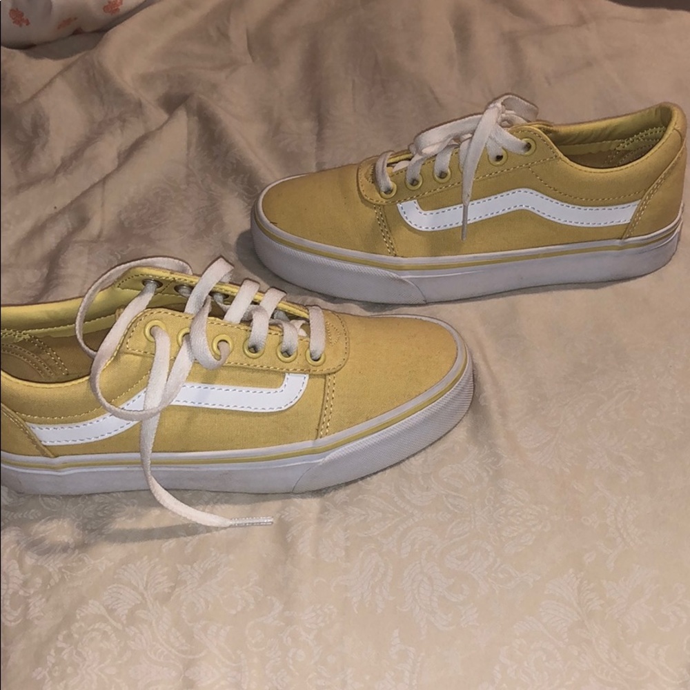 Women’s yellow vans size 6